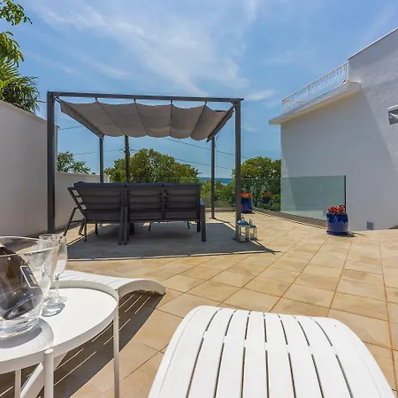 Modernes Direkt Am Mit Whirlpool, Meerblick, Lounge-bereich Apartament Dramalj