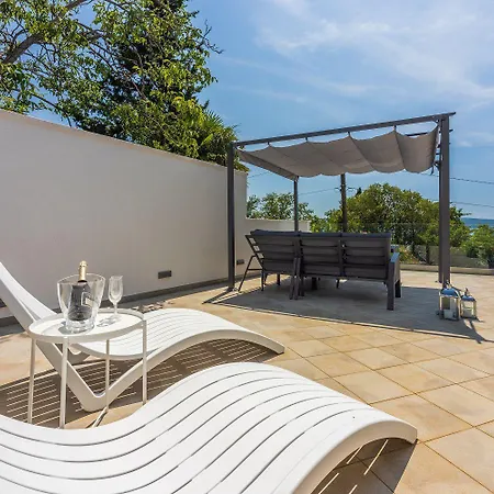 Lejlighed Modernes Direkt Am Mit Whirlpool, Meerblick, Lounge-bereich Dramalj