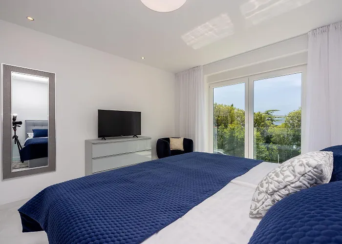 Modernes Direkt Am Mit Whirlpool, Meerblick, Lounge-bereich 드라말리